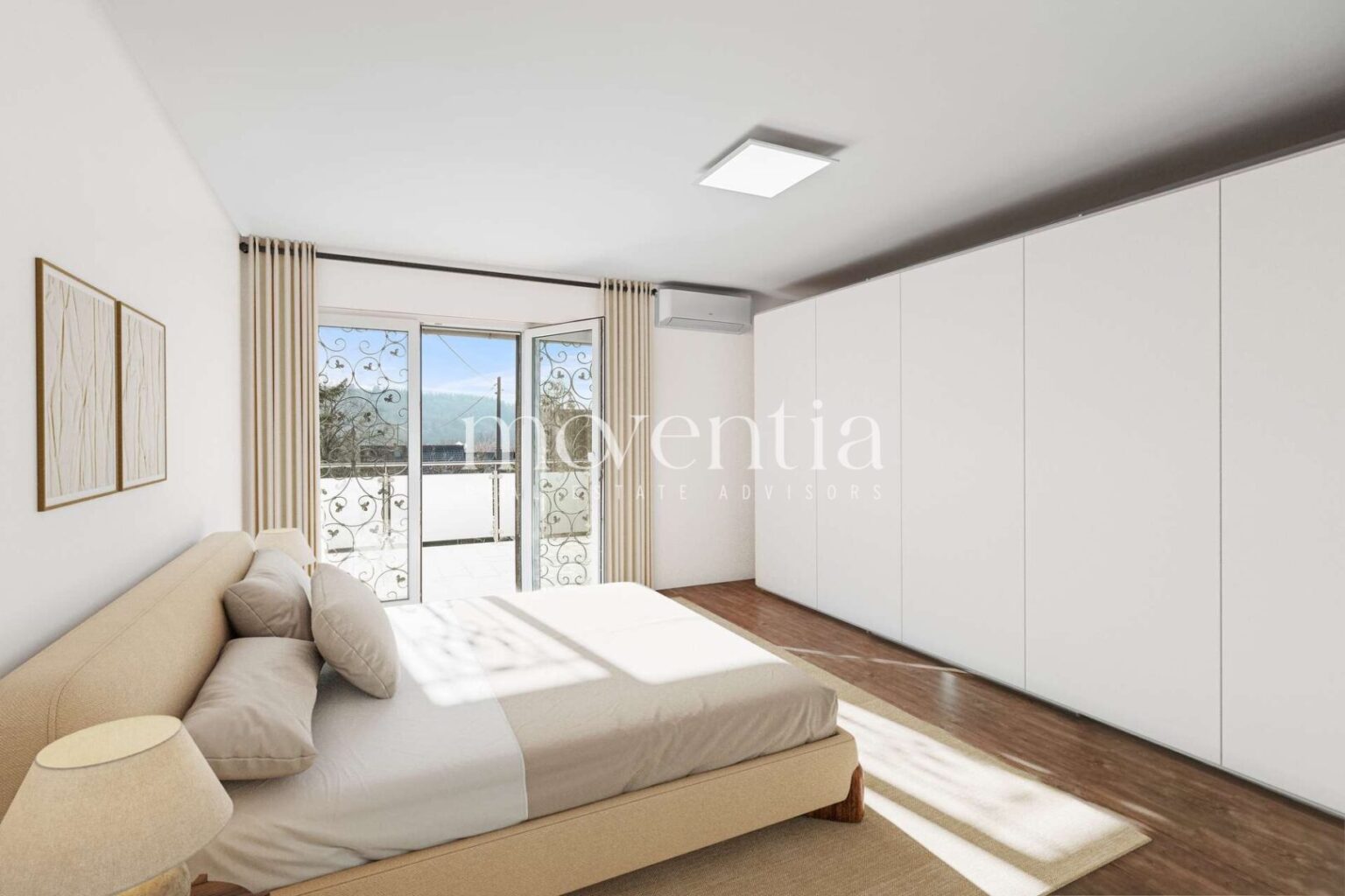 Schlafzimmer mit Balkon und Ausblick