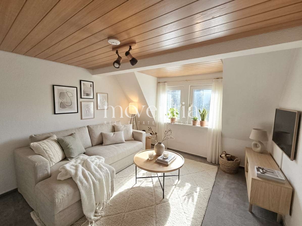 Wohnzimmer eingerichtet