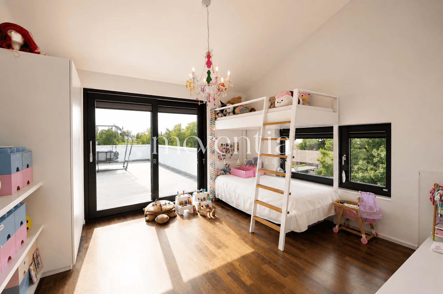 Schlaf-/ Kinderzimmer